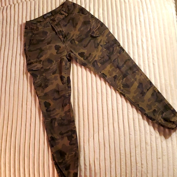 Love Moda Pants - Medium High Waist Camo Cargo LOVE MODA